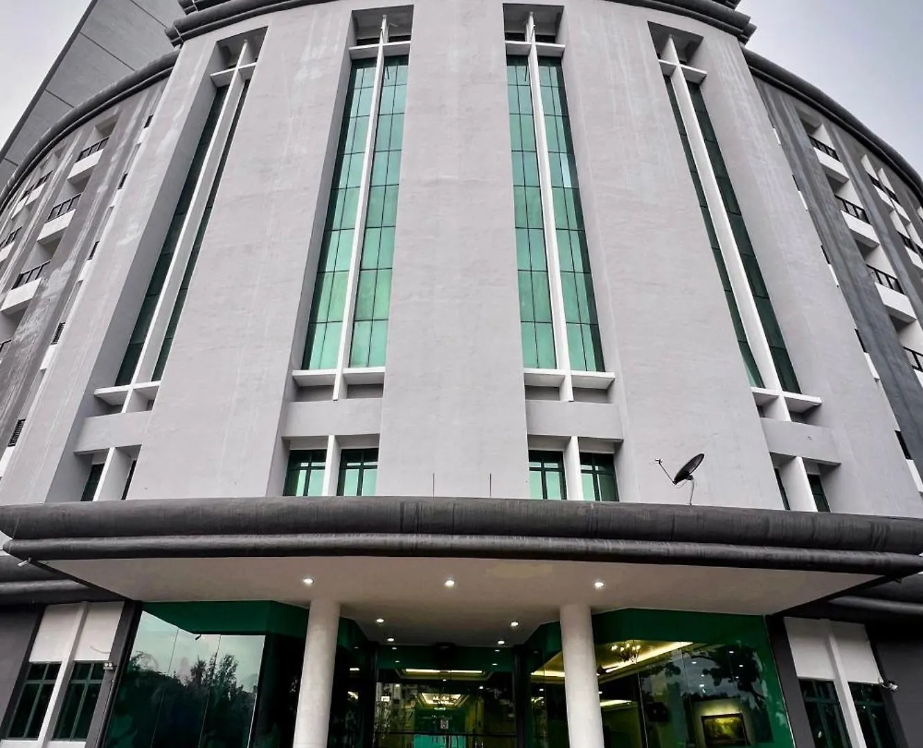 Stallions Suite Jelutong Otel